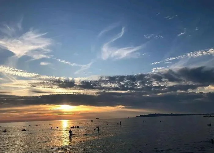 Summer By Seaside For Rent *